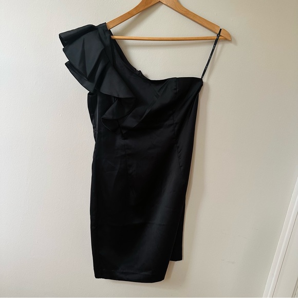 Bardot Black Satin Ruffle One Shoulder Cocktail Dress - 6/S - Picture 2 of 3